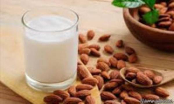 شیر بادام خانگی شیر بادام خانگی