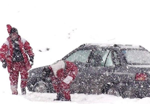 امدادگران هلال احمر آذربایجان غربی جان 3 مادر باردار و یک بیمار دیالیزی را نجات دادند