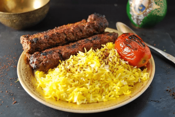 2 طرز تهیه کباب کوبیده با سویا نرم و آبدار 2 طرز تهیه کباب کوبیده با سویا نرم و آبدار