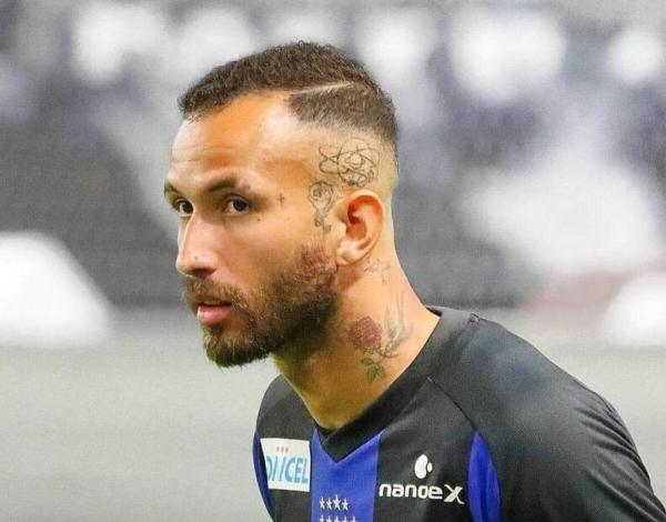 لئاندرو پریرا به پرسپولیس پیوست لئاندرو پریرا به پرسپولیس پیوست